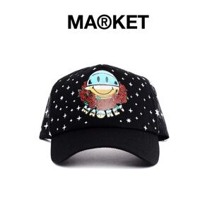 Market Smiley Keep On Shining Trucker Hat